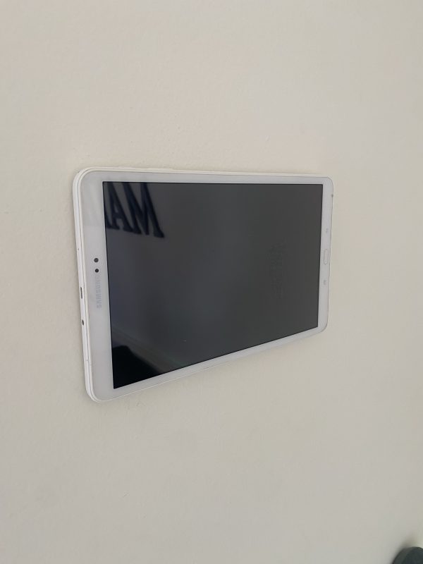 Invisible Tablet Wall Mount aan de muur
